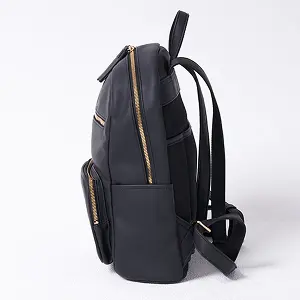 画像：横から見たリュック